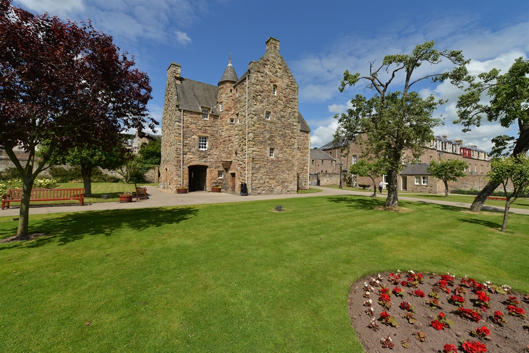 mary queen of scots house tours
